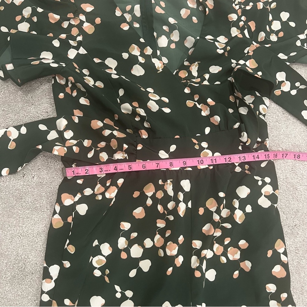 H&M Green Floral V-Neck Jumpsuit Women’s Sz 8 - Picture 6 of 8